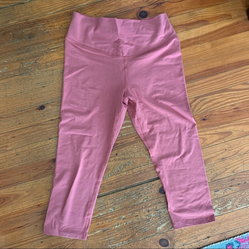 Pink capri yoga pants leggings